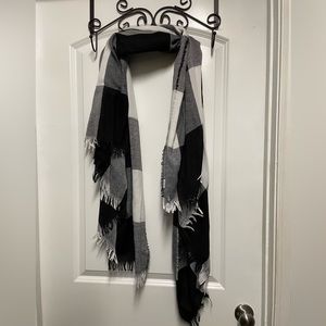 Black and White Buffalo Check Blanket Scarf